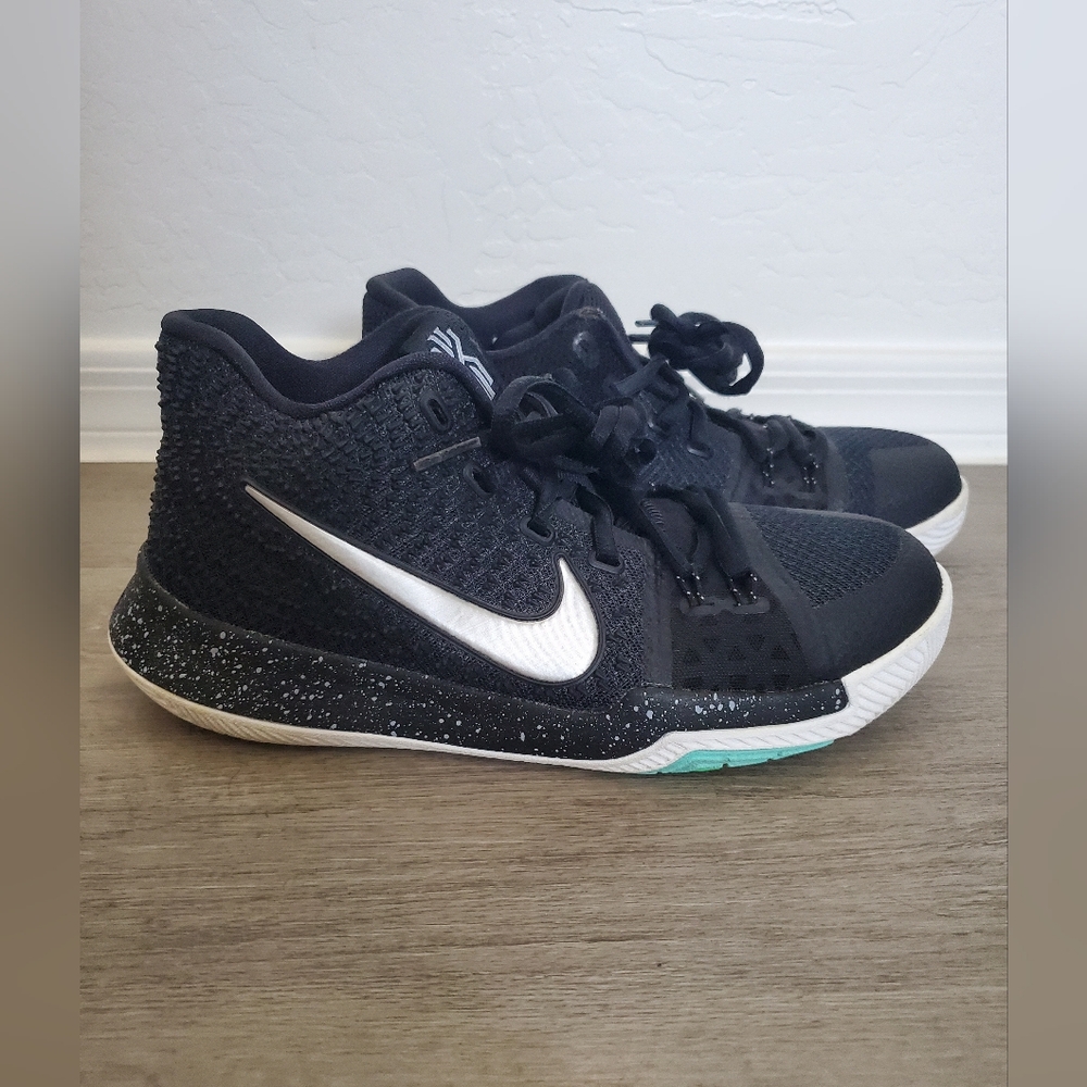Nike Kyrie Irving Black Ice Mid-Top Basketball Sneakers Kids Youth Size 6Y